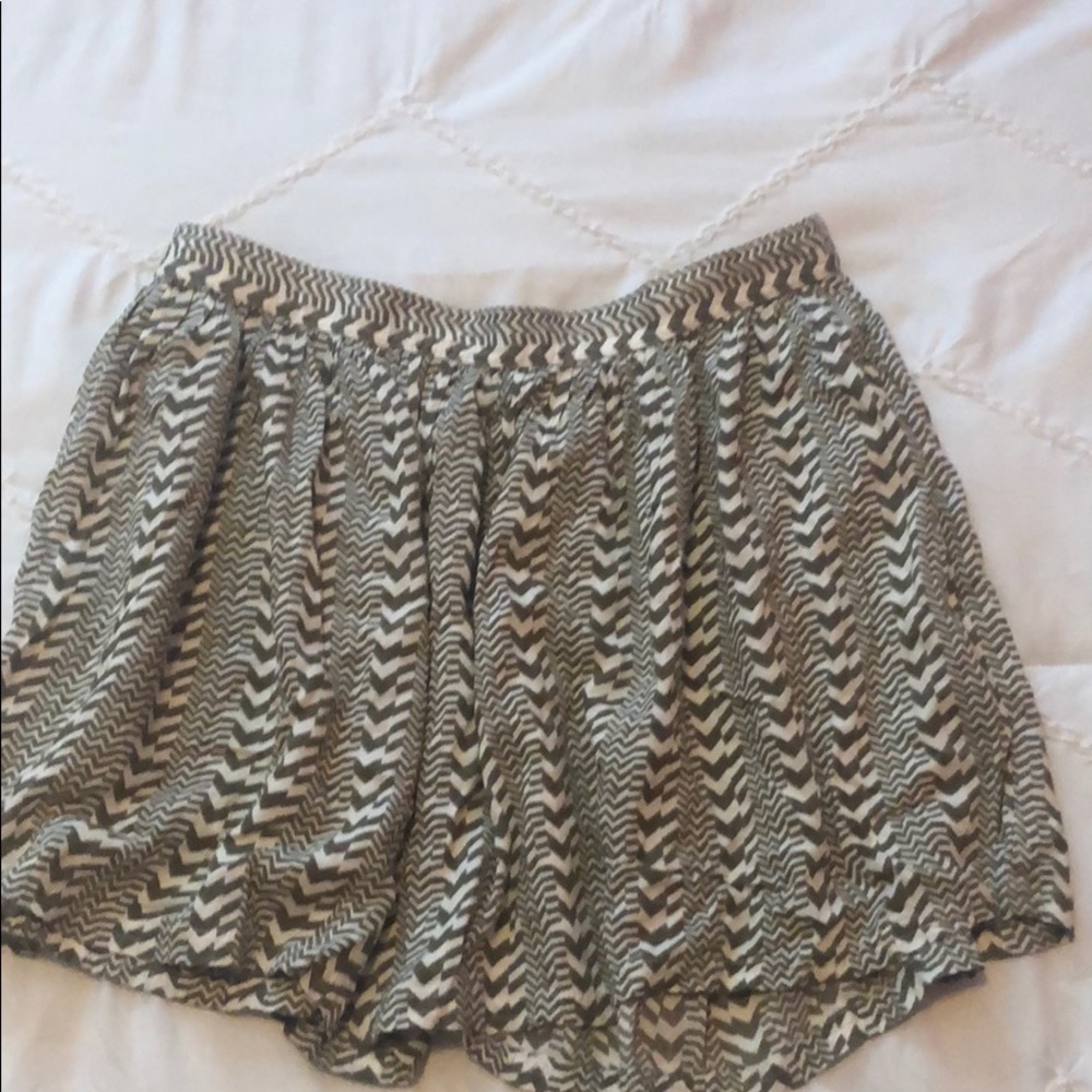 Green and white skirt. With pockets!!